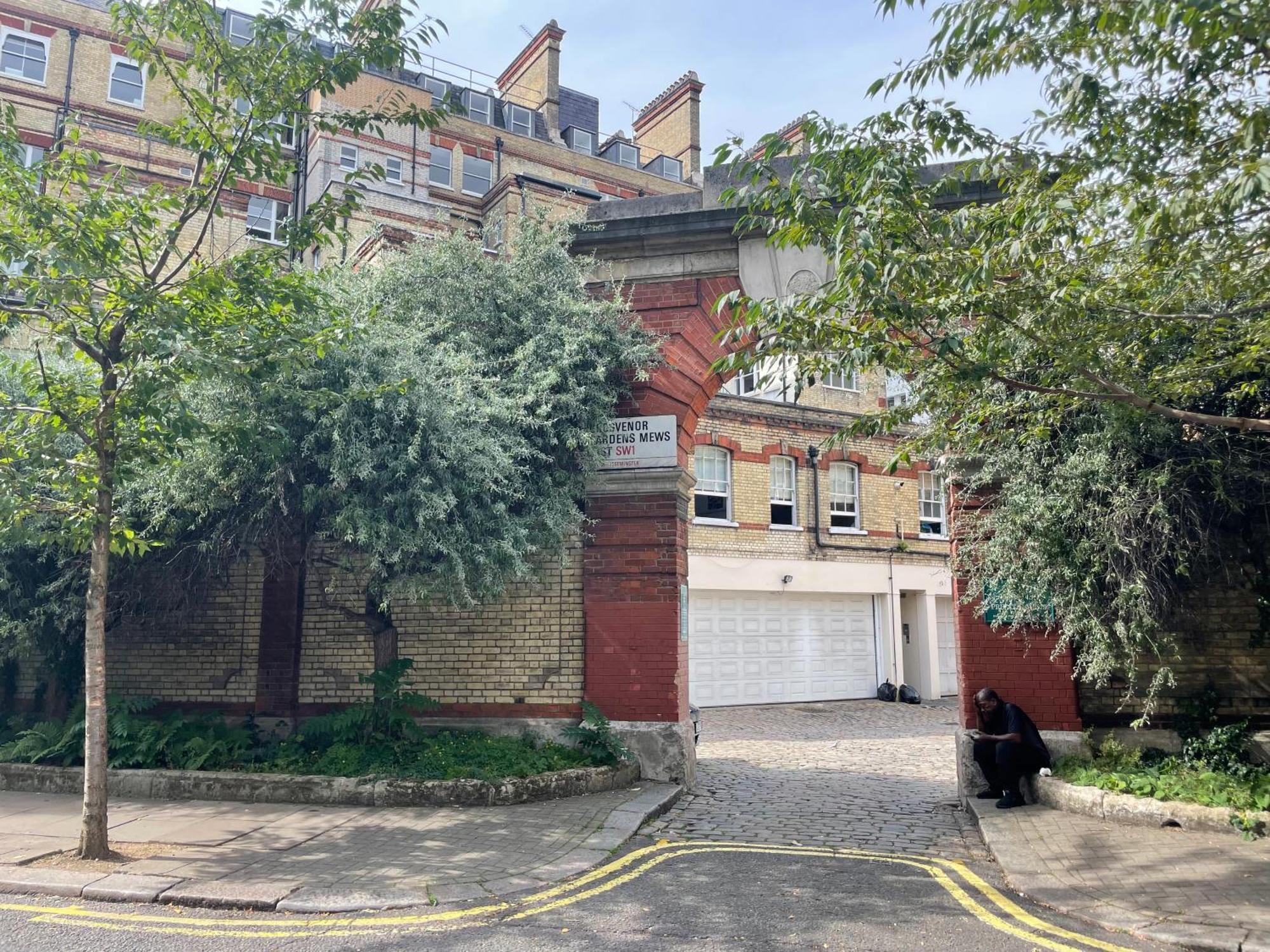 Grosvenor Gardens Apartment *