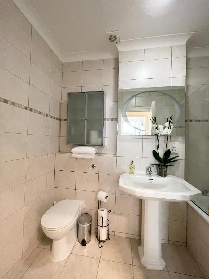 Grosvenor Gardens Apartment *